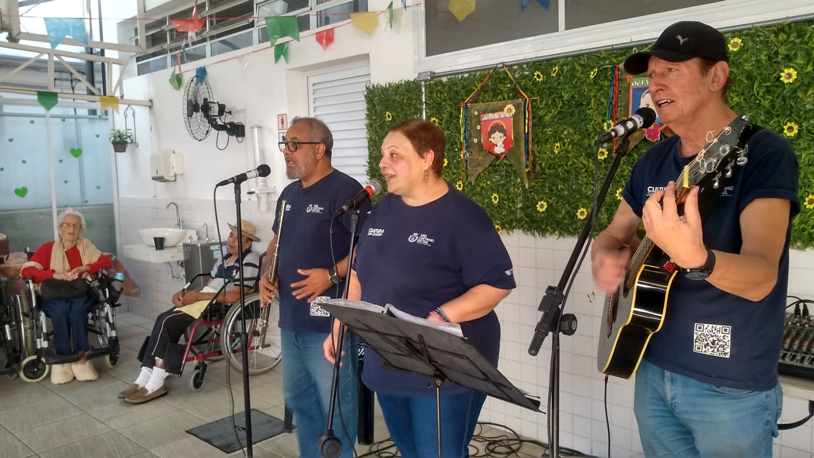 Instituições para idosos em São Caetano recebem apresentações com música ao vivo