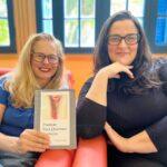 Sarau na Casa da Palavra emociona público ao celebrar a obra da poetisa Paola Zanei