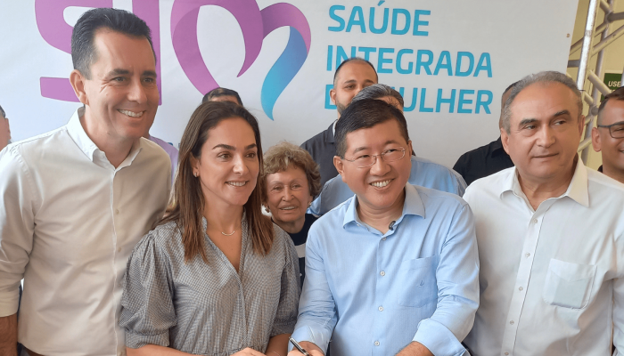 Capa para Facebook Finanças com Foto Estilo Geométrico Gradiente Azul Dourado (1)